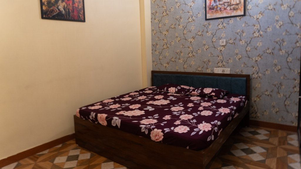 Floor 1 Private Bedroom with 1 Double Bed & AC